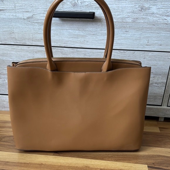 NWOT Elegant Tan Leather Tote Bag - Picture 1 of 7